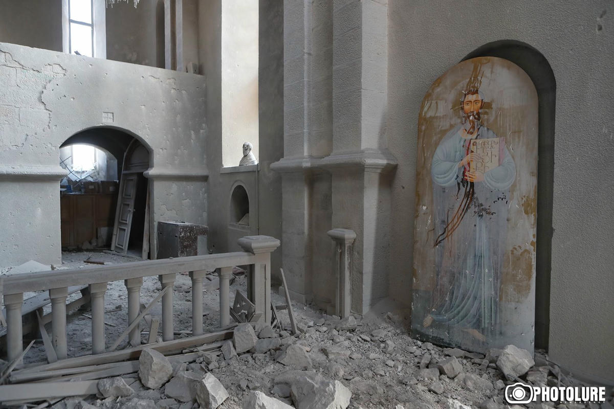 Şuşi'deki kilise ikinci kez vuruldu, üç gazeteci yaralı